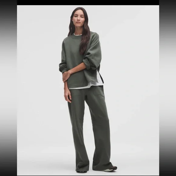 Lululemon Relaxed-fit Crew-neck sweatshirt in Palm Deco green. Size Large EUC - Picture 1 of 7